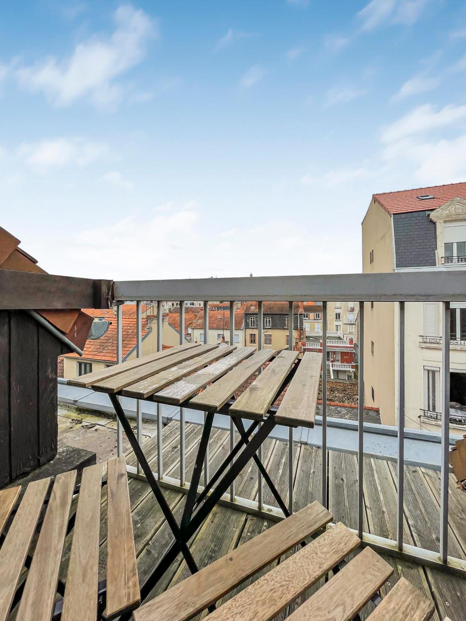 Pied-A-Terre A Montlucon Apartamento Exterior foto